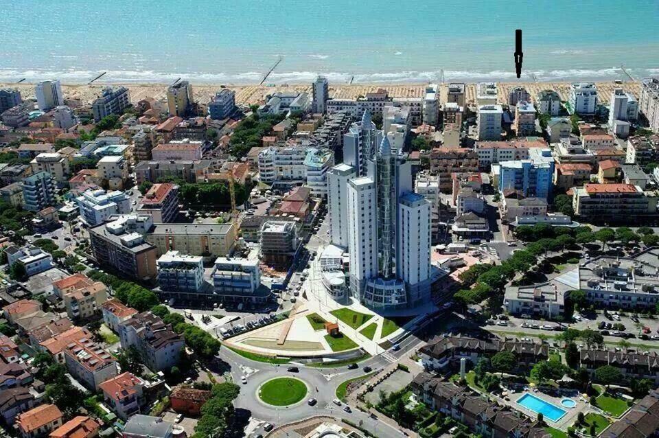 Piccolo Moderno Appartamento Sulla Spiaggia In Centro Lido di Jesolo Exterior foto